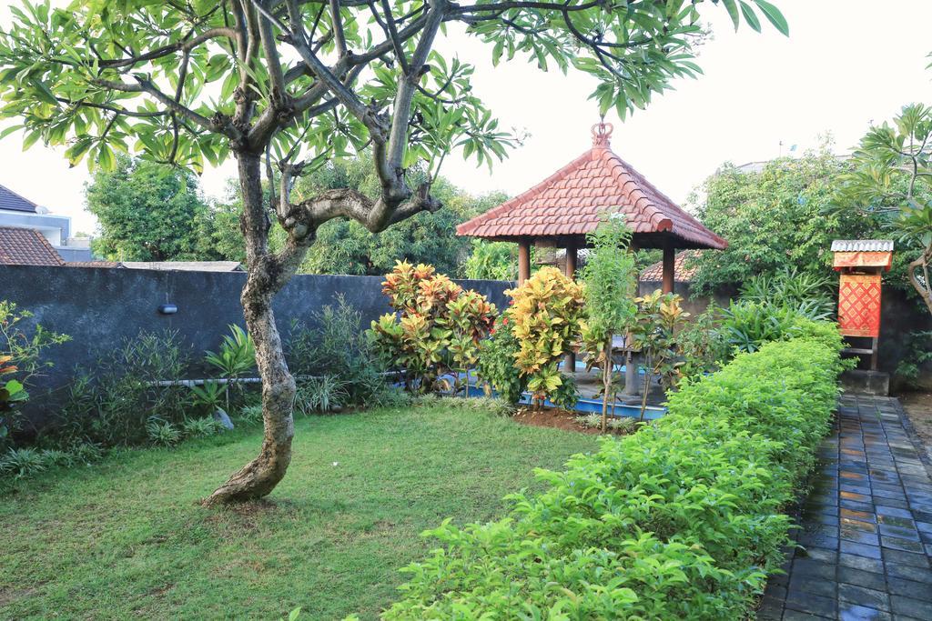 Reddoorz @ Mataram Kuta 3 Hotel Exterior foto