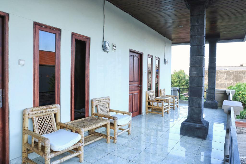 Reddoorz @ Mataram Kuta 3 Hotel Exterior foto