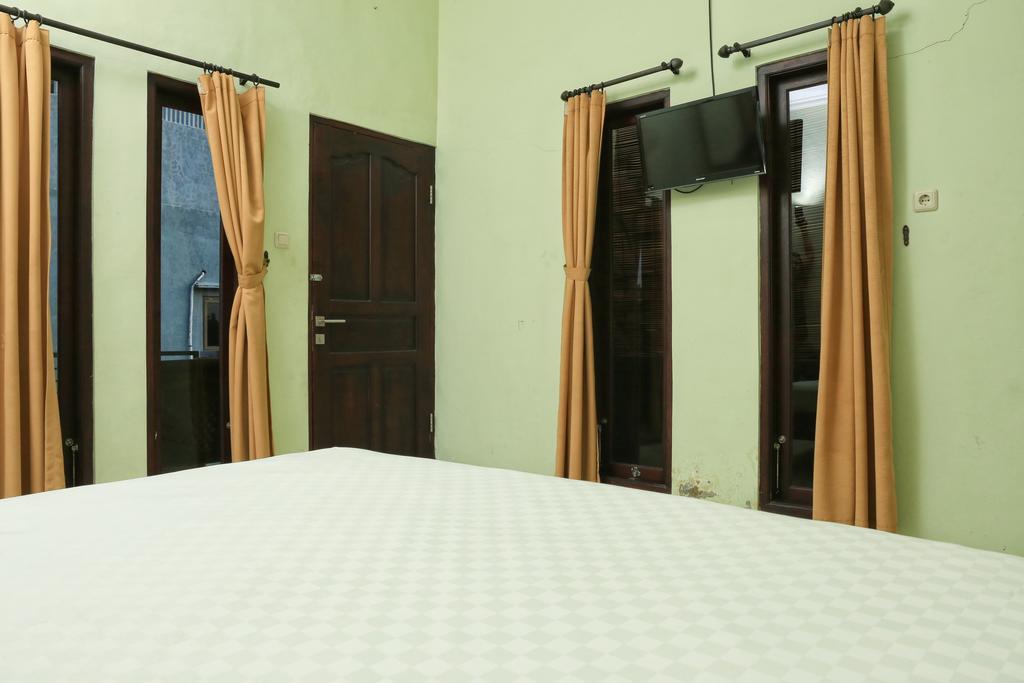 Reddoorz @ Mataram Kuta 3 Hotel Exterior foto