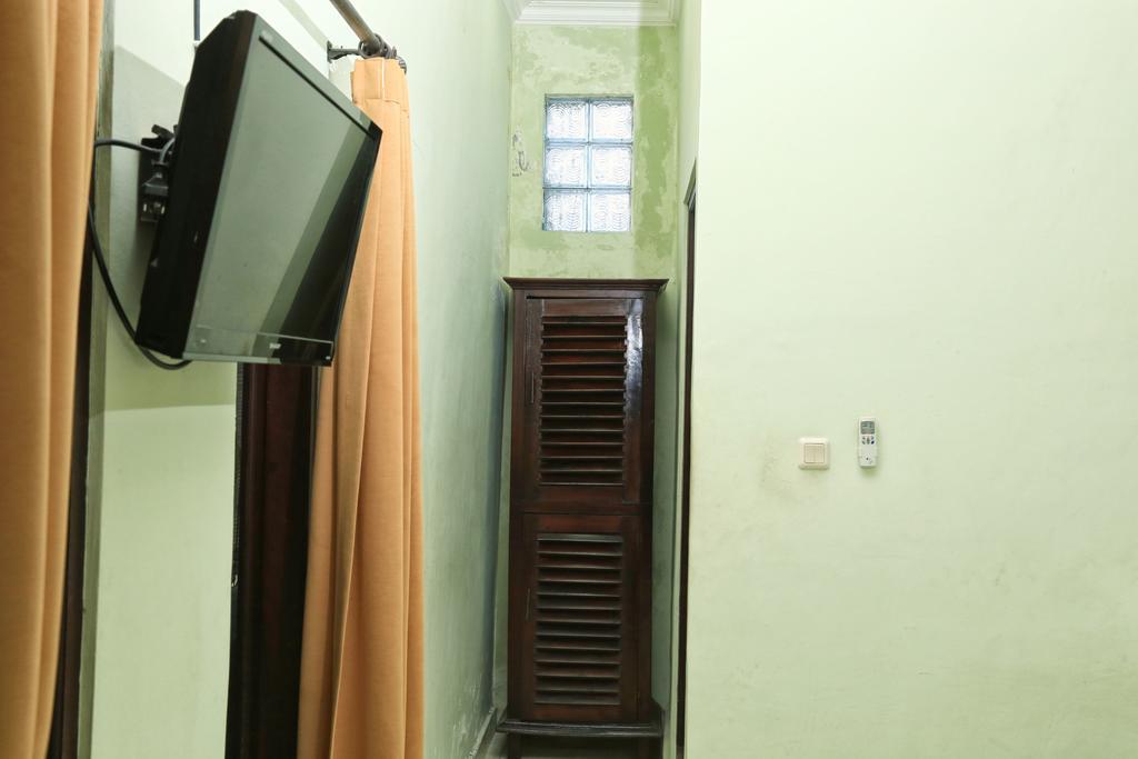 Reddoorz @ Mataram Kuta 3 Hotel Exterior foto