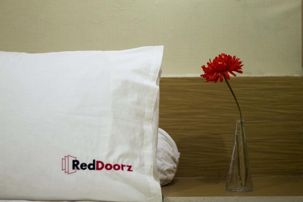 Reddoorz @ Mataram Kuta 3 Hotel Exterior foto